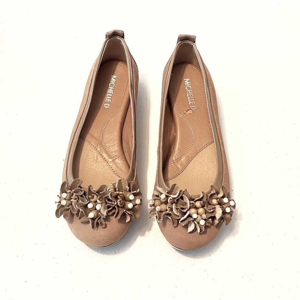 Michelle D leather floral slip on cushioned shoes flats brown tan beaded 7.5M